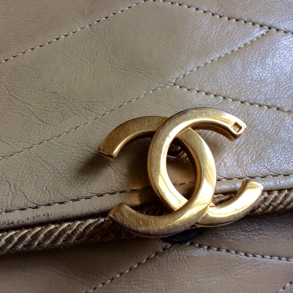 💃🏼❌CHANEL ❌SOLD.  tan chain Bag AUTHENTIC RARE - Picture 7 of 8