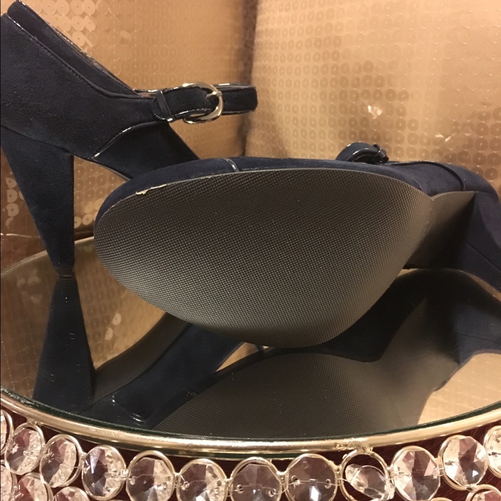 Shoes - Picture 2 of 3
