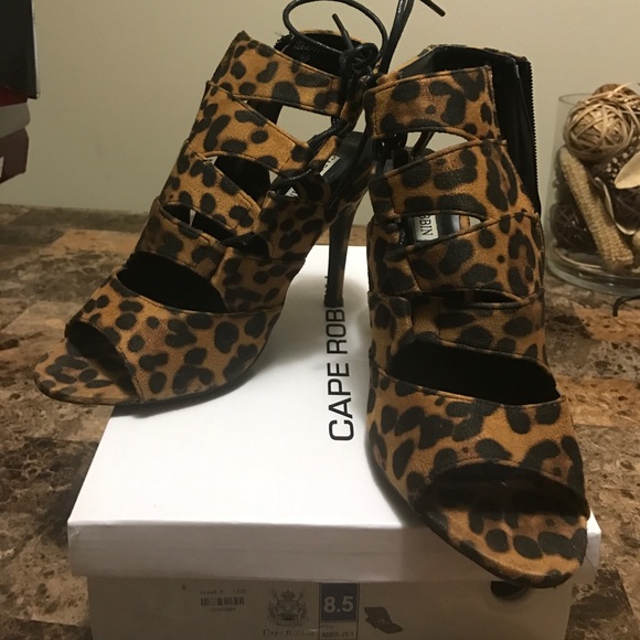 Heels - Picture 2 of 5