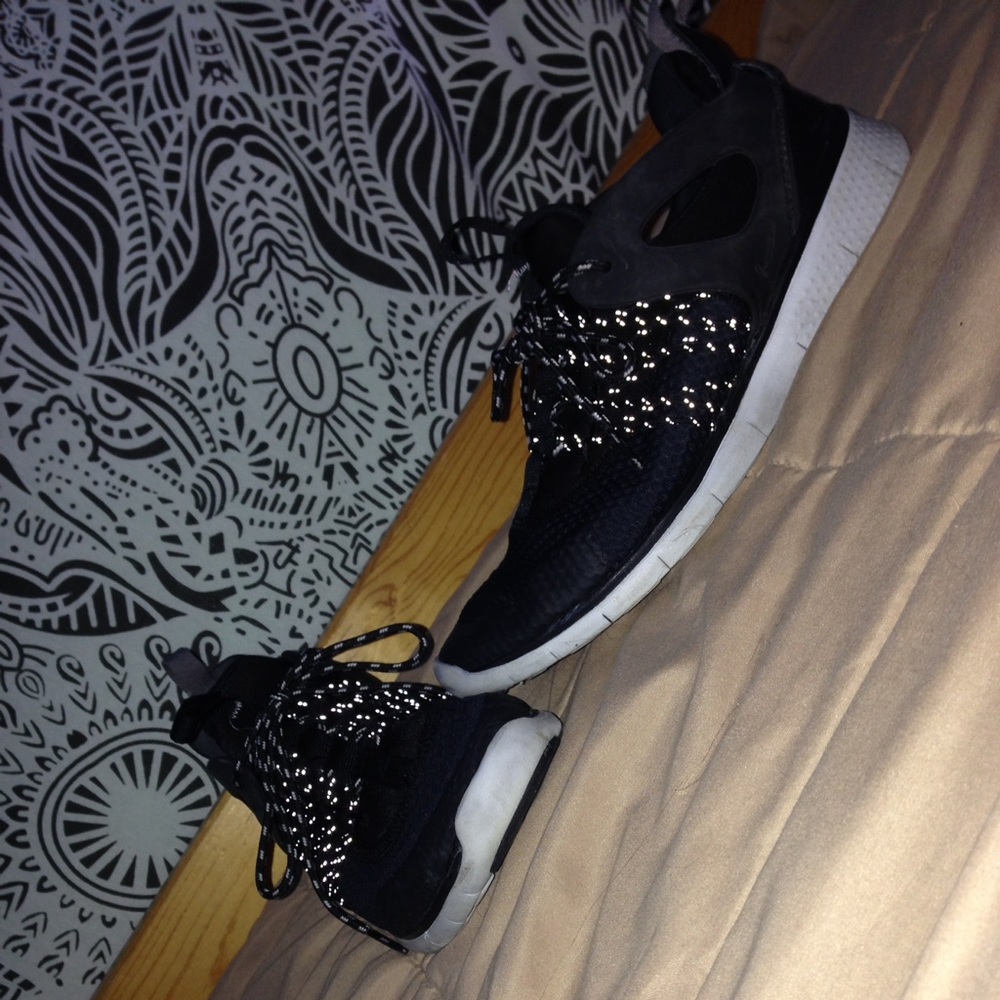 NIKE vitirous tennis shoes