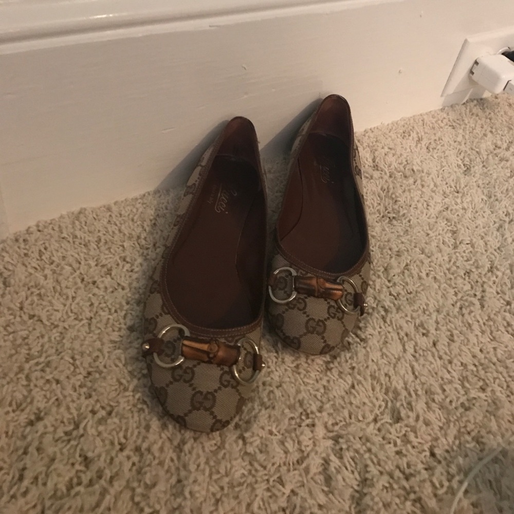 Lightly worn real Gucci flats made in Italy