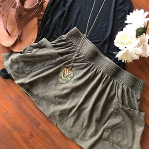 🌾 Olive Green skirt with pockets