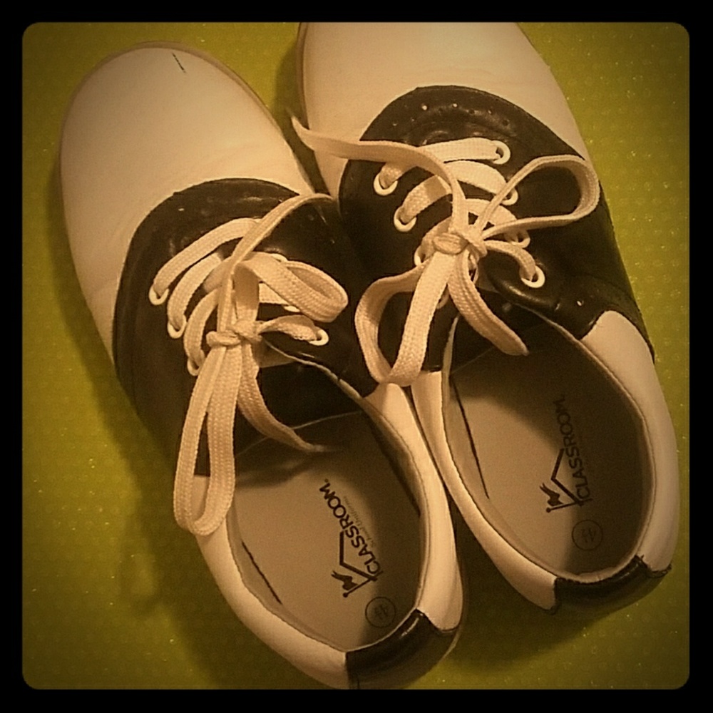 Saddle shoes-black and white
