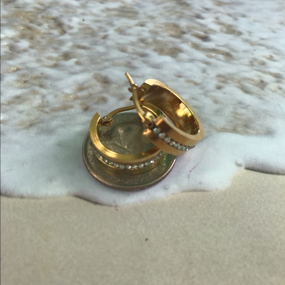 ❣️🌼GOLD TONE HOOPS🌼❣️ - Picture 2 of 4
