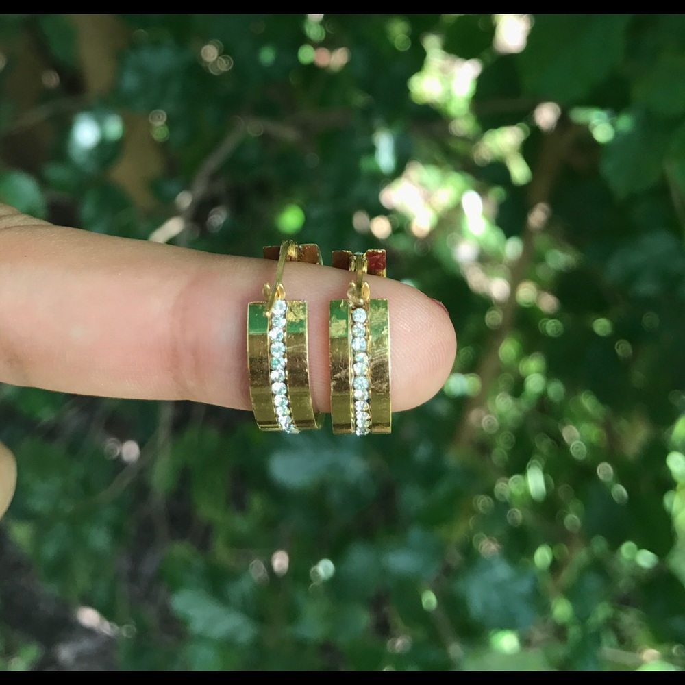 ❣️🌼GOLD TONE HOOPS🌼❣️ - Picture 3 of 4