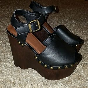NWOT clog platform wedges