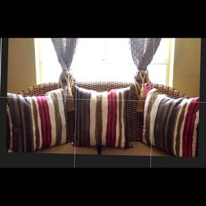 Set of 3 handmade pillows .🌺