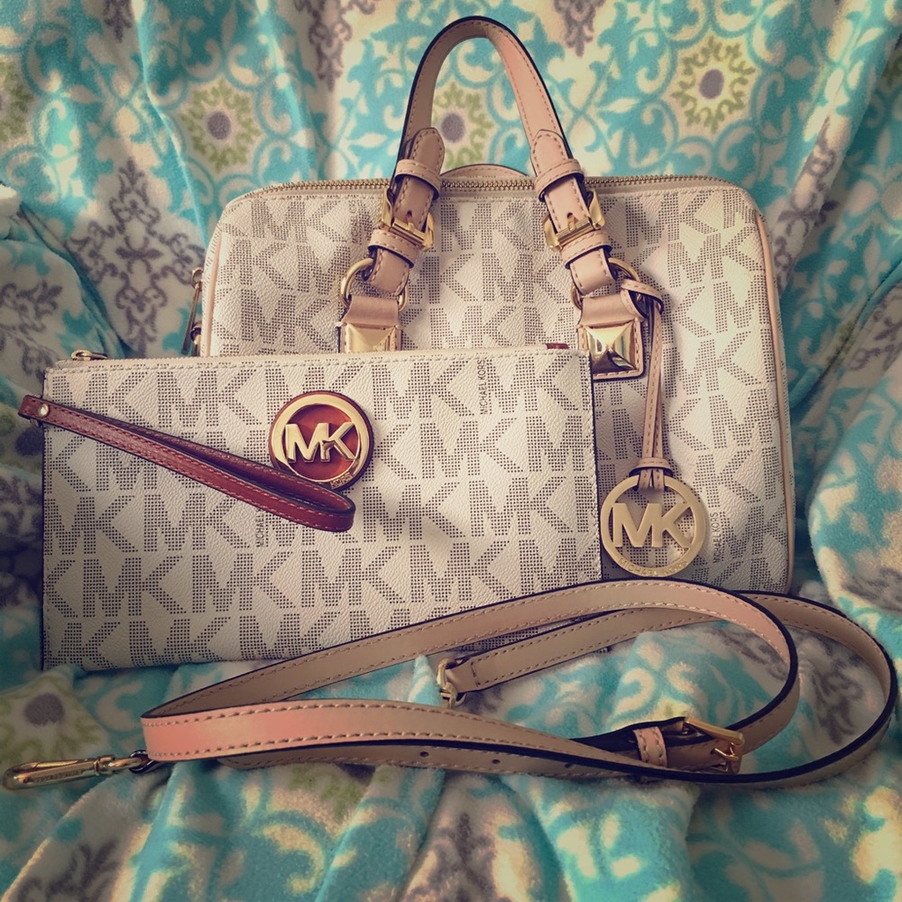 mk purse and wrislet