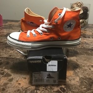 Converse tennis shoes