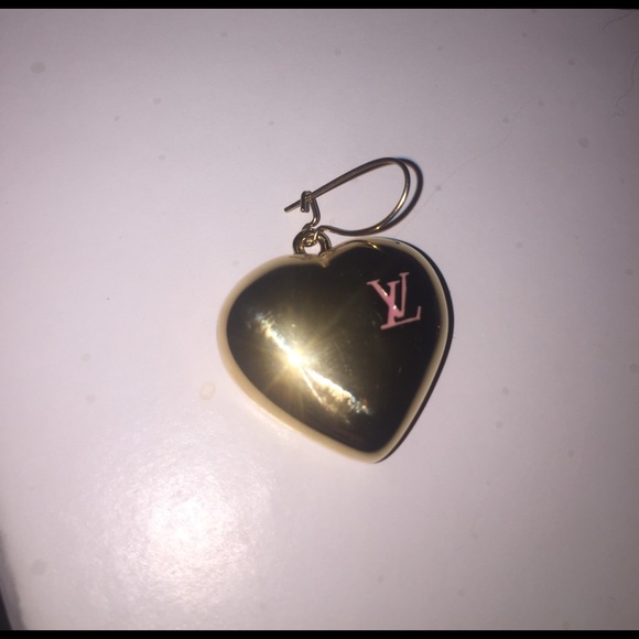 Louis Vuitton Strawberry & Gold Heart Earring Set - Picture 4 of 8