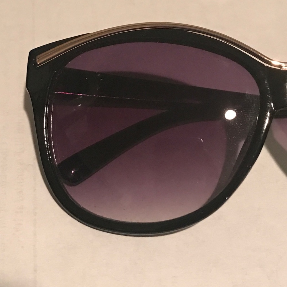 Sunglasses - Picture 3 of 4