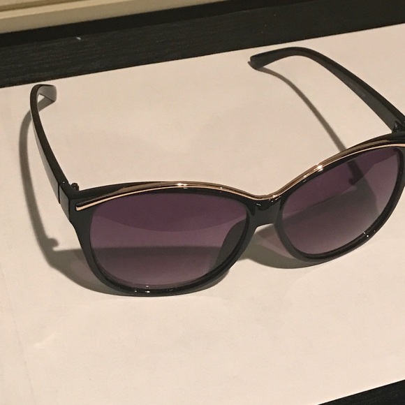 Sunglasses - Picture 4 of 4