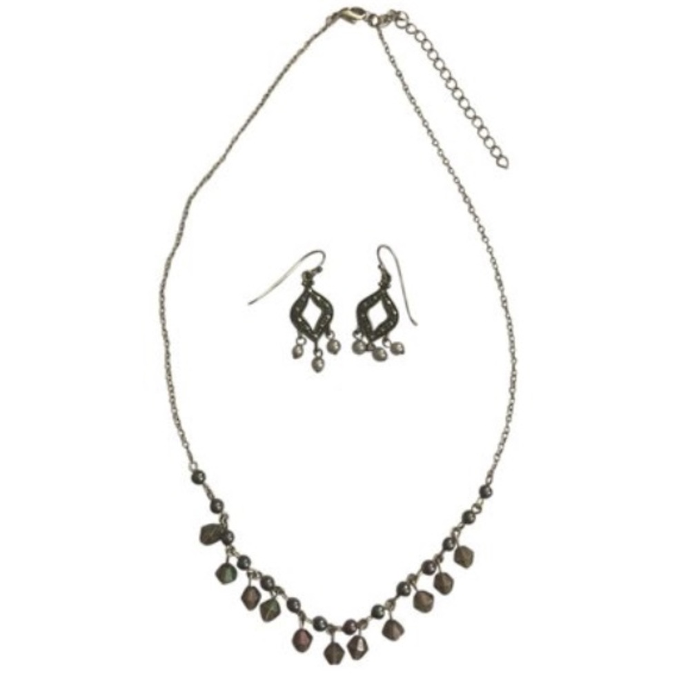 Necklace and earring set