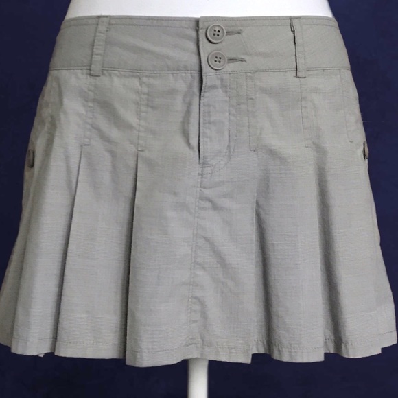 ✨ Light Gray & White Patterned Skirt Size:9 ✨ - Picture 2 of 8