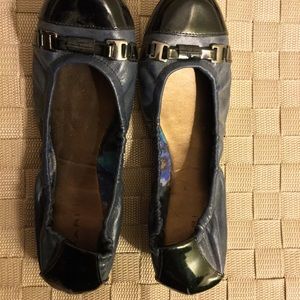 Tahari size 8 black and blue flats