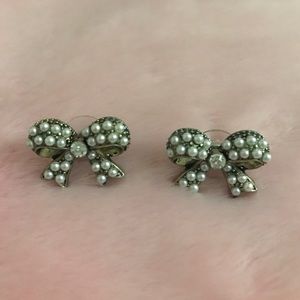 Betsey Johnson bow w/pearl earrings