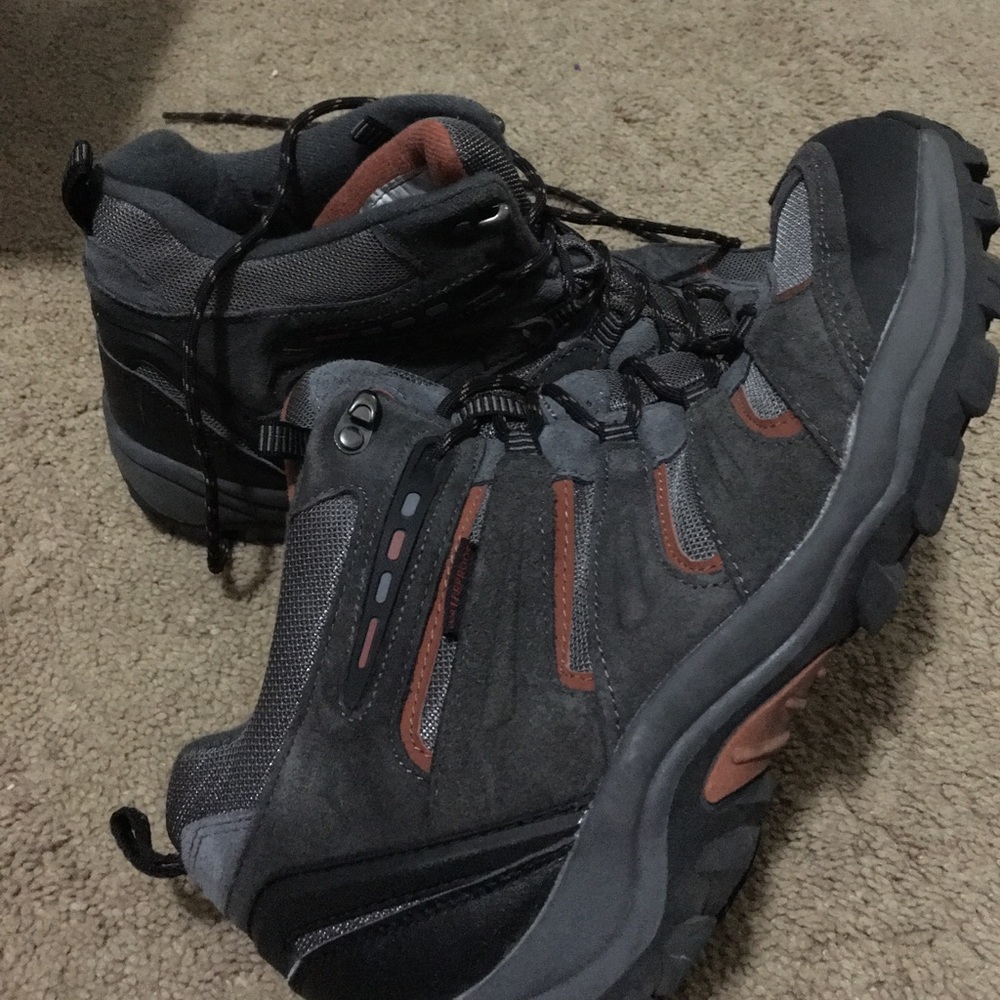 KHOMBU Boots