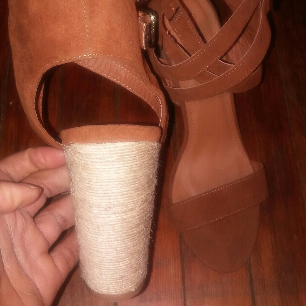 Tan block heels - Picture 3 of 3