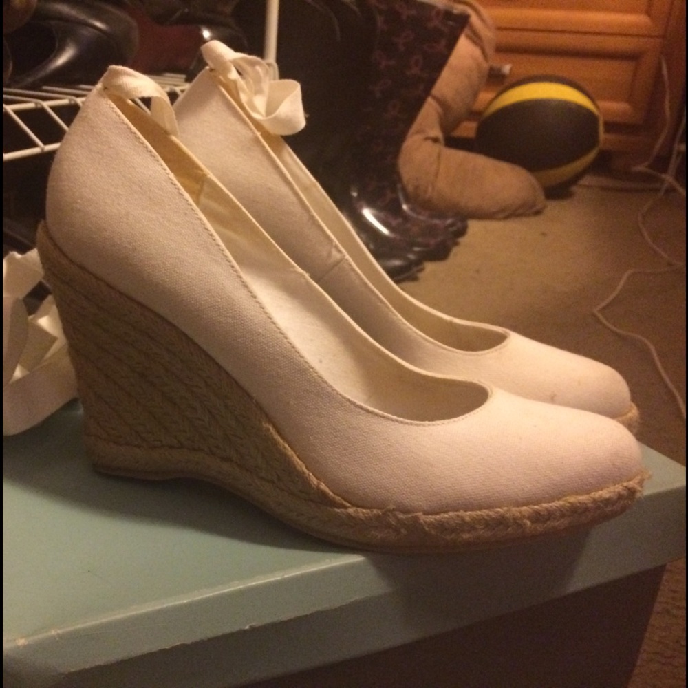 Apt 9 wedges