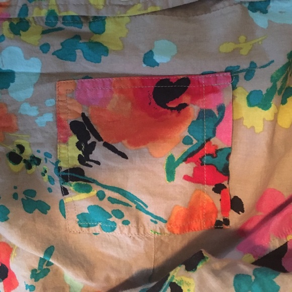 Floral Button Down shirt tan, blue, orange Size M - Picture 4 of 4