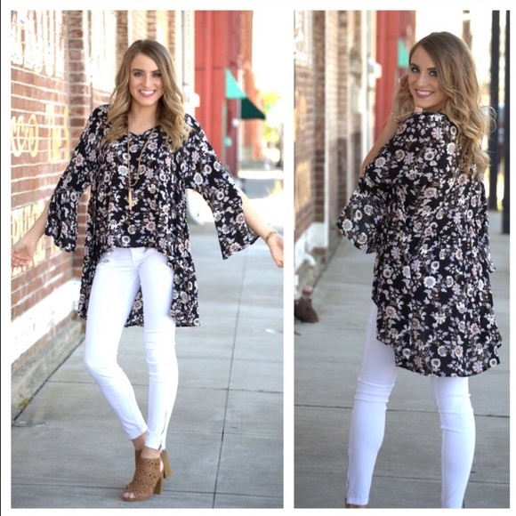 Tops - ONE LEFT Floral Hi-Lo Tunic