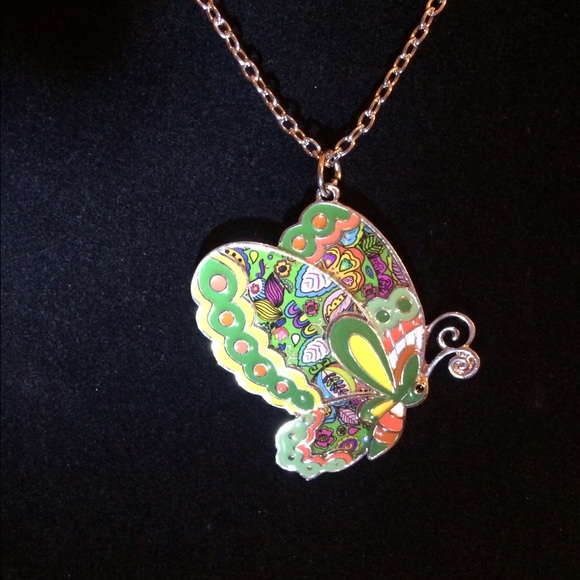 ENAMEL GREEN BUTTERFLY NECKLACE - Picture 4 of 4