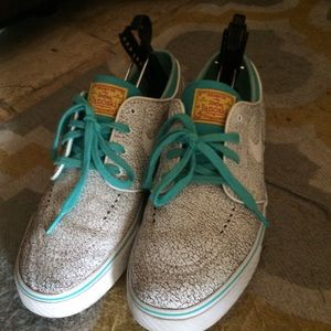 White Nike Stefan Janoski