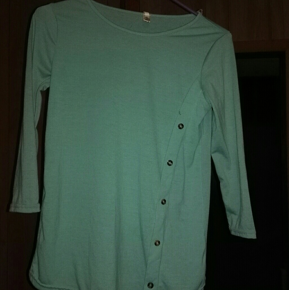 New light 3/4 sleeve blouse