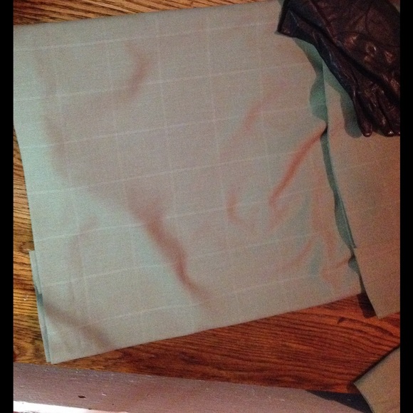 Gorgeous suit - Picture 3 of 5