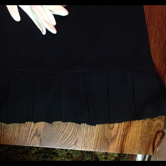 Gorgeous classic navy suit - Picture 4 of 6