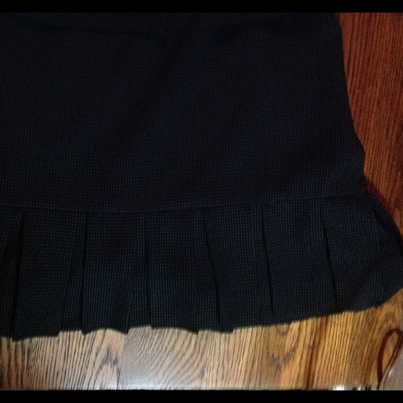 Gorgeous classic navy suit - Picture 6 of 6