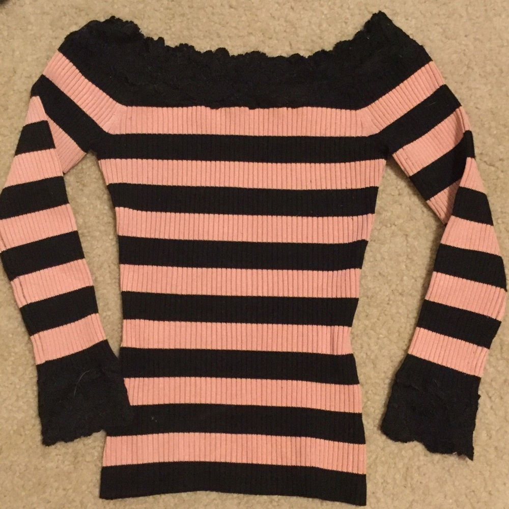 Bebe 3/4 lace sleeves sweater