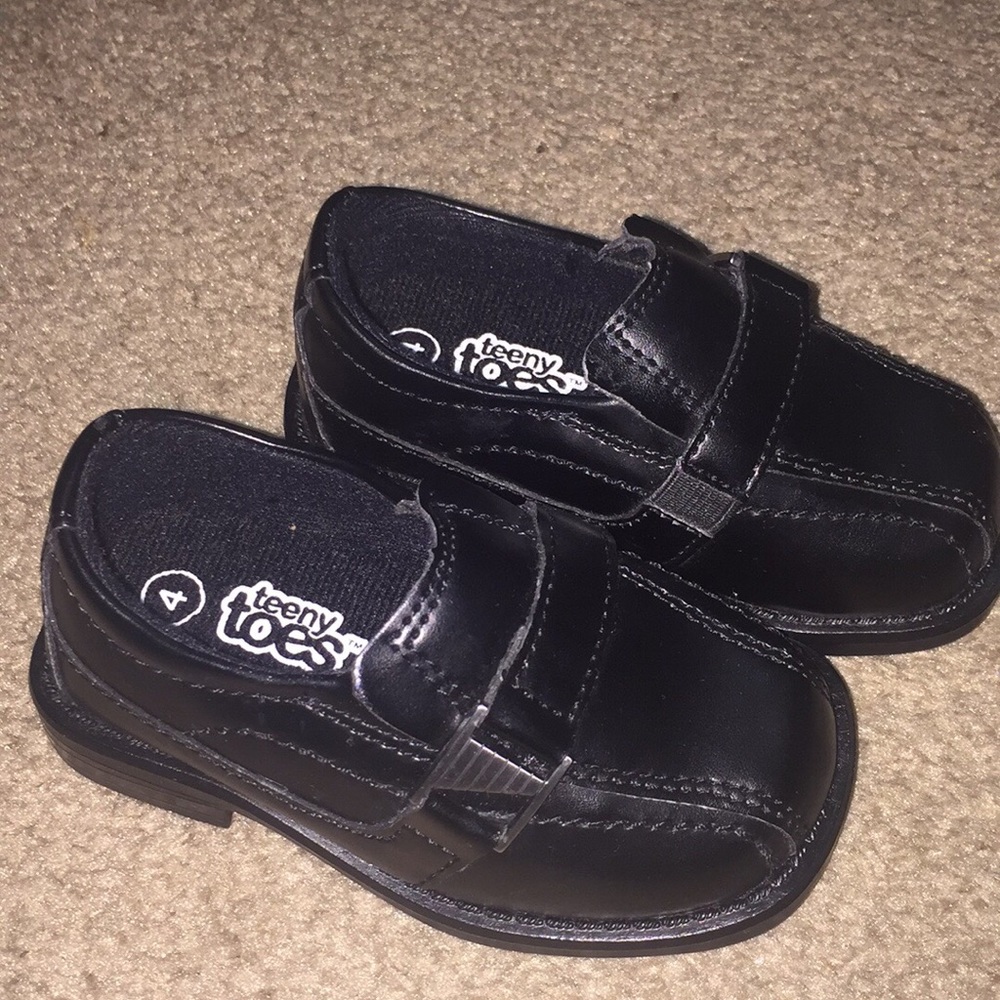 Adorable dress shoes !