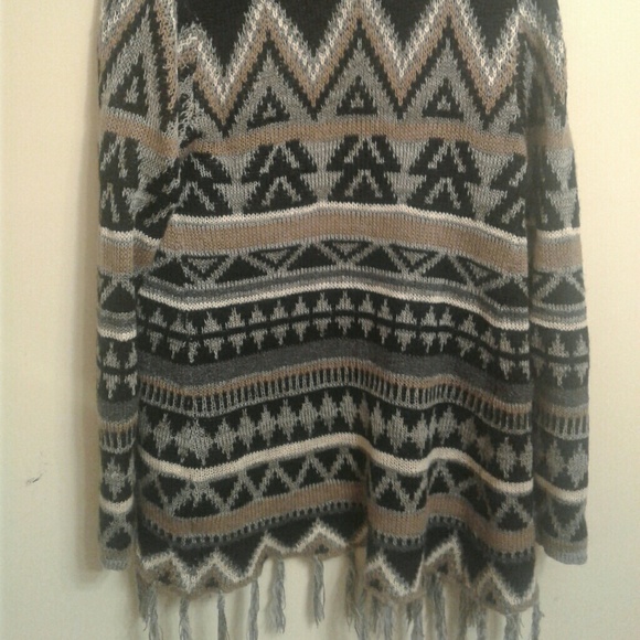 Cute cardigan 🚫trades🚫 - Picture 2 of 3