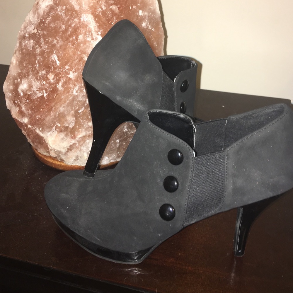 Black heeled booties