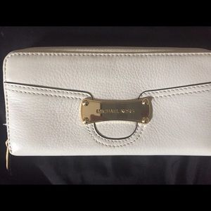 AUTHENTIC Michael Kors wallet