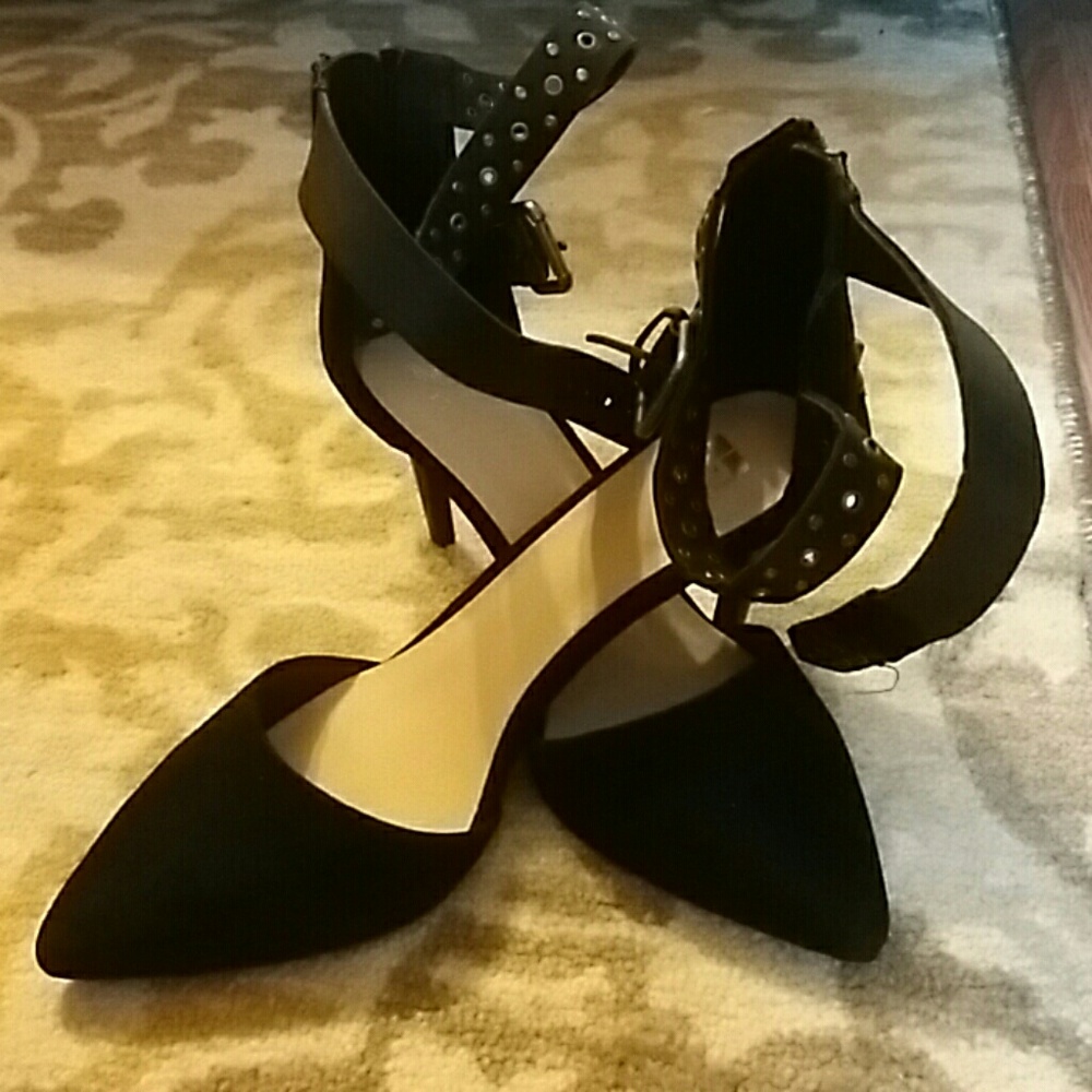 Final Sale! Black Strappy Heels!