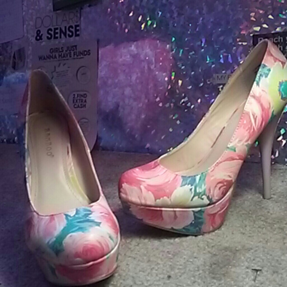 Bamboo Platform Floral Heals