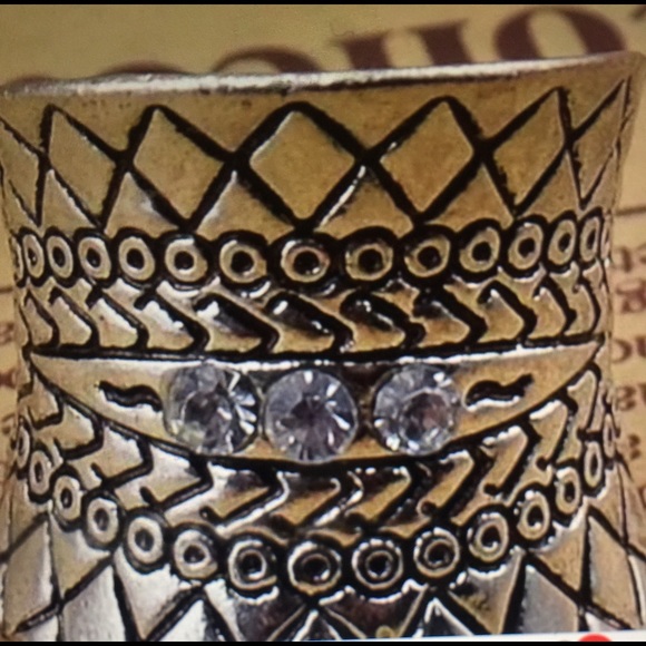 Carved Statement Ring - Picture 4 of 4