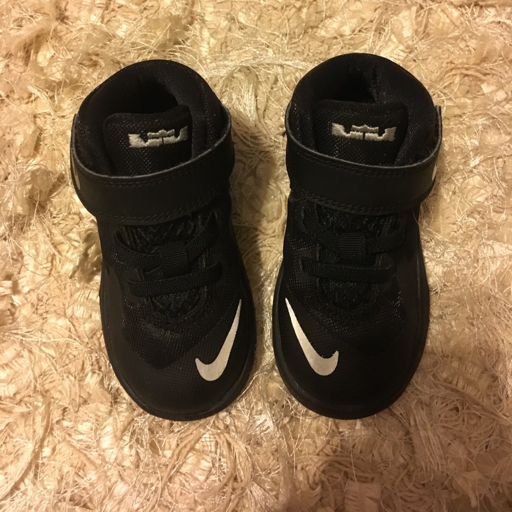 Boys sneakers