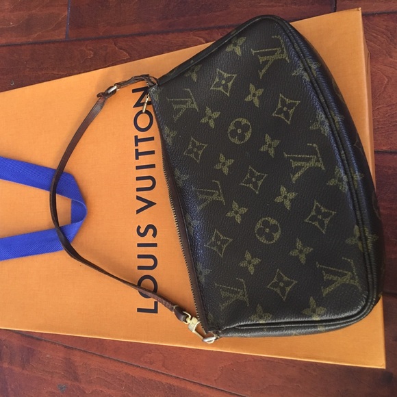 Louis Vuitton Handbags - Louis Vuitton Pouchette SD2021 💯Auth!!