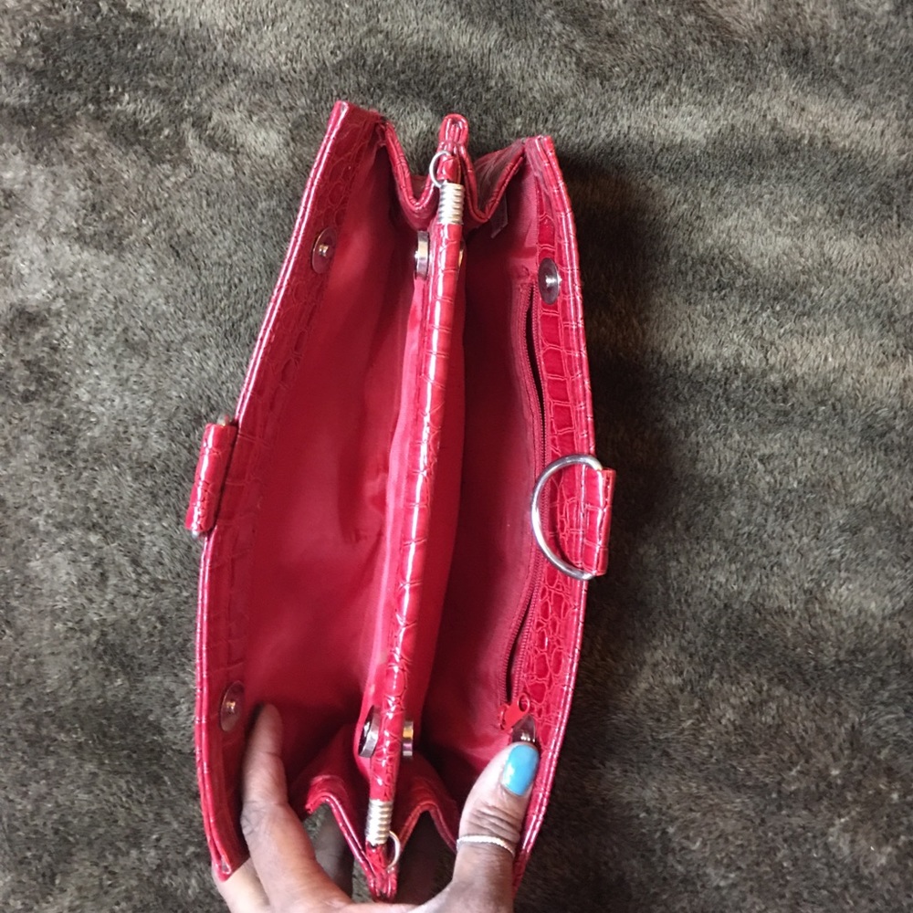 Red clutch - Picture 2 of 3