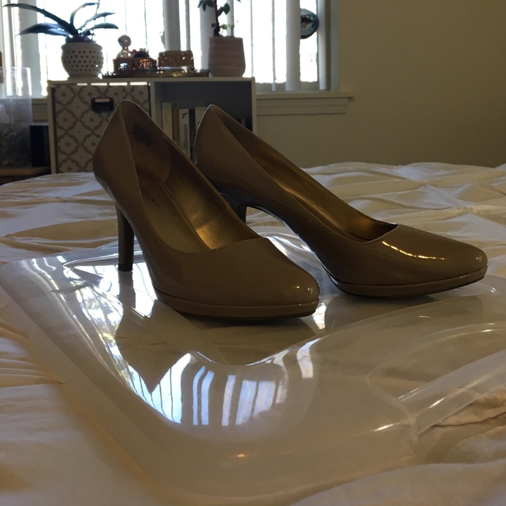 Bandolino nude heels