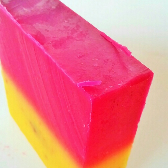 Honeysuckle Handmade Soap. 5oz - Picture 2 of 3