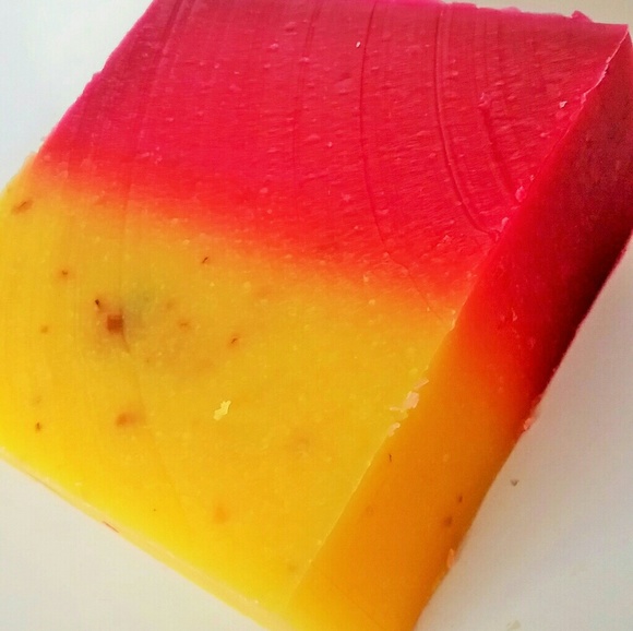 Honeysuckle Handmade Soap. 5oz - Picture 3 of 3