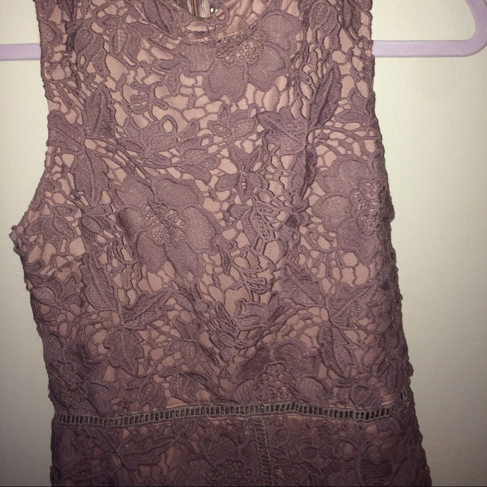 Beautiful Lace Bodycon - Picture 2 of 4