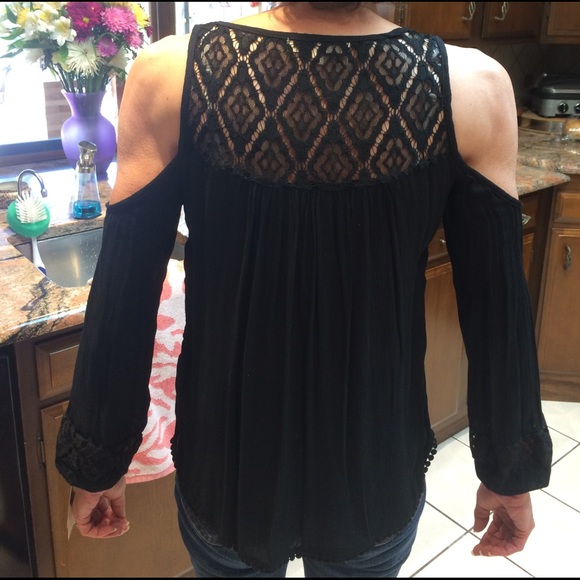 Cute💕cold shoulder! - Picture 4 of 5