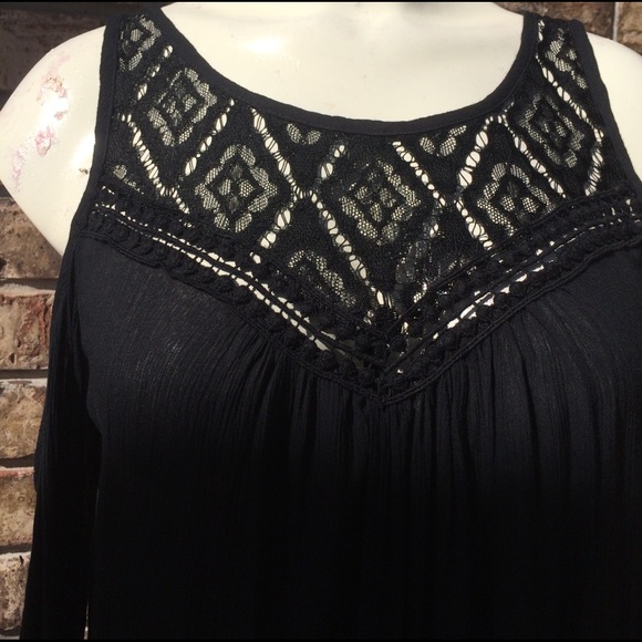 Cute💕cold shoulder! - Picture 2 of 5