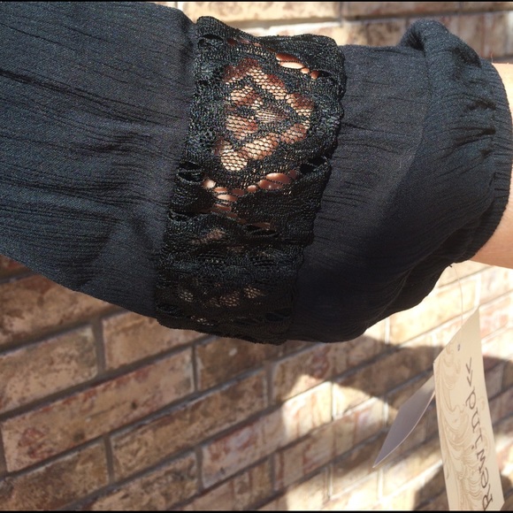 Cute💕cold shoulder! - Picture 5 of 5