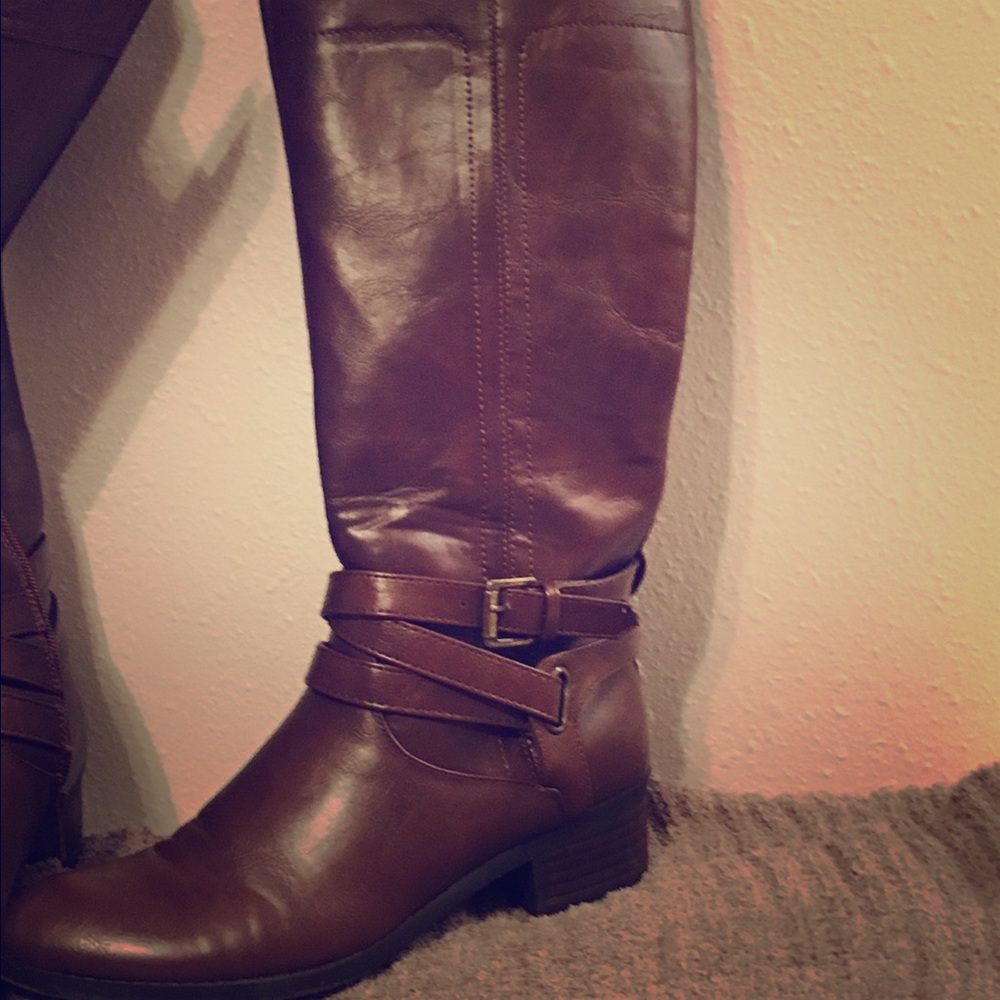 Brown flat boots